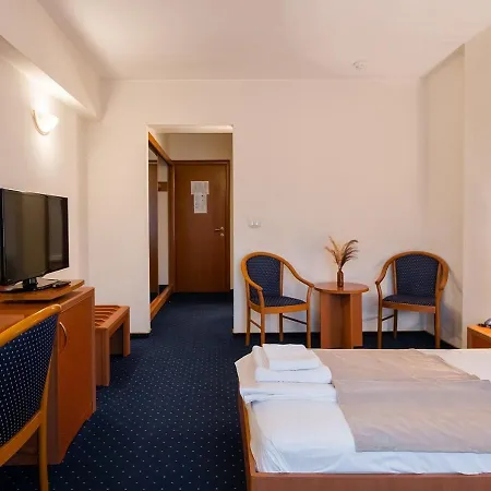 Excelsior Hotel 4*