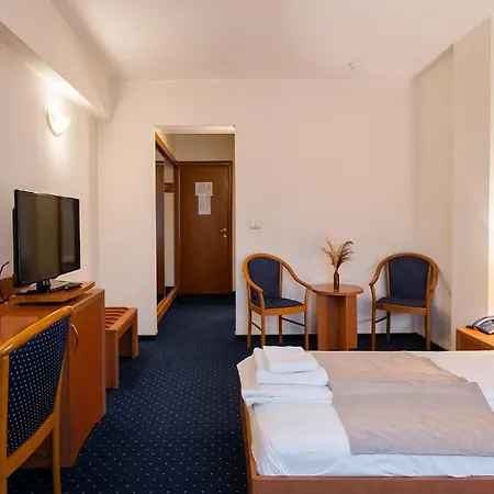 Excelsior Hotel 4*